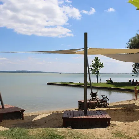 Luna アパート ケストヘイ