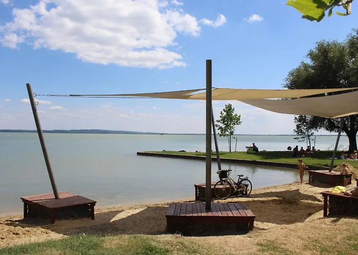 Luna アパート ケストヘイ